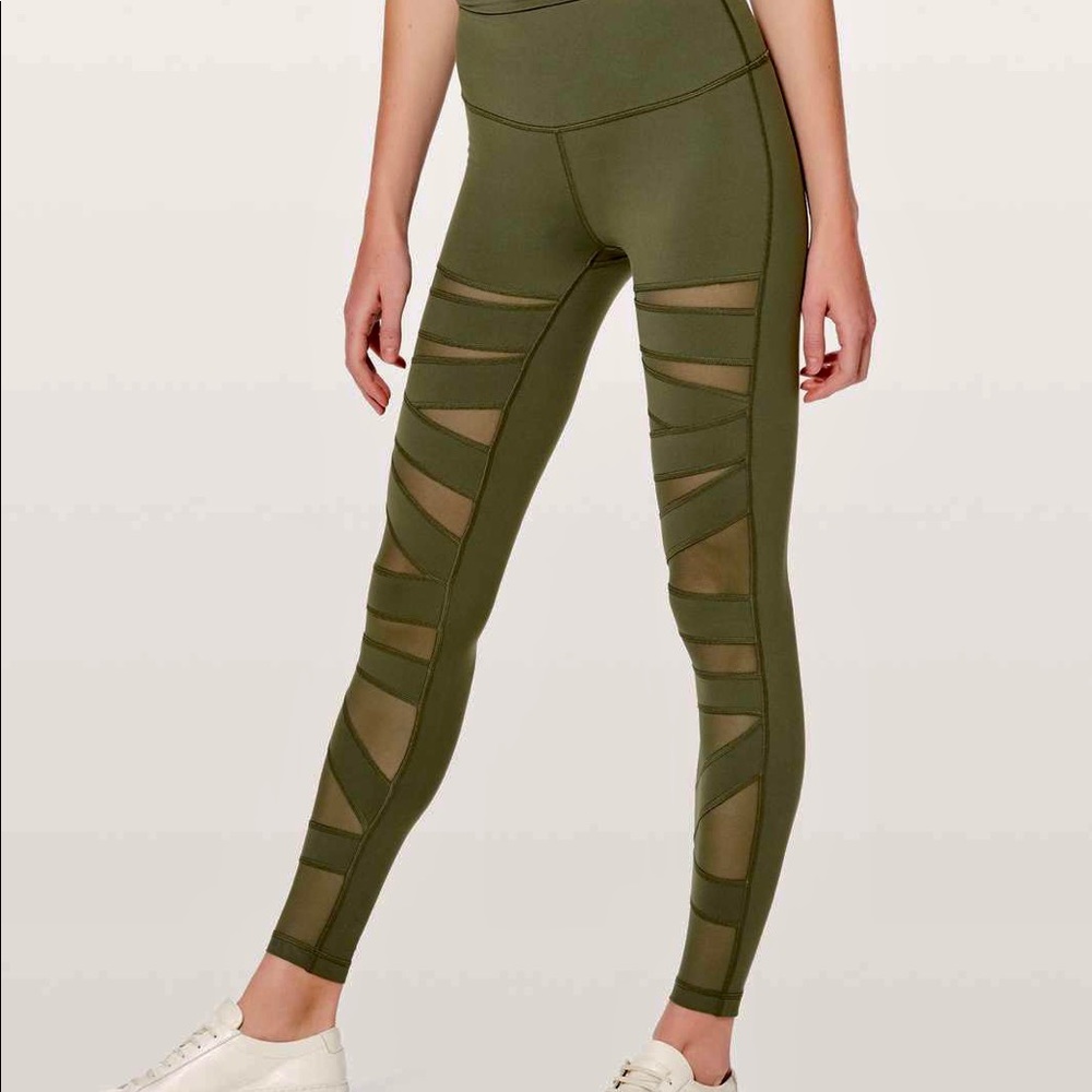 Lululemon tech mesh wunder under leggings in sage green!